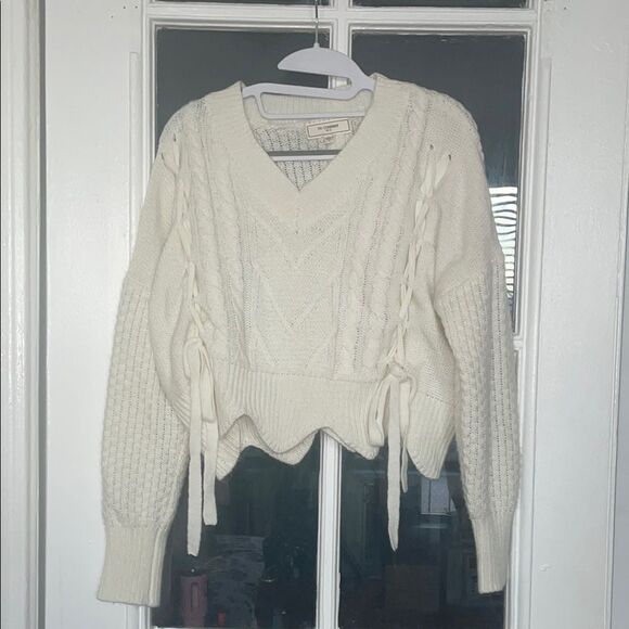 no comment Sweaters - No comment NY LA off white knit slightly cropped v neck sweater size large